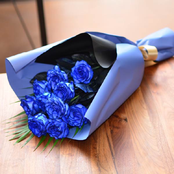 青いバラ10本の花束