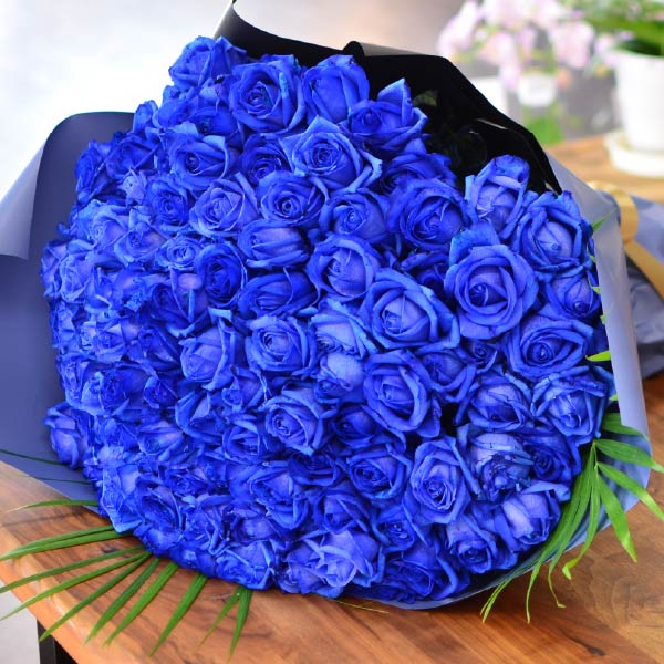 青いバラ108本の花束