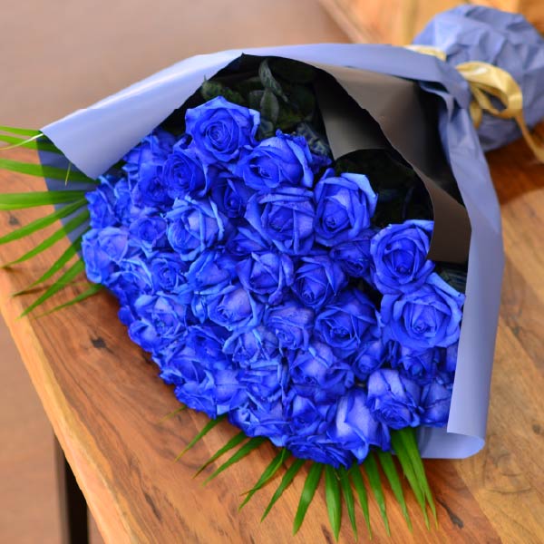 青いバラ50本の花束